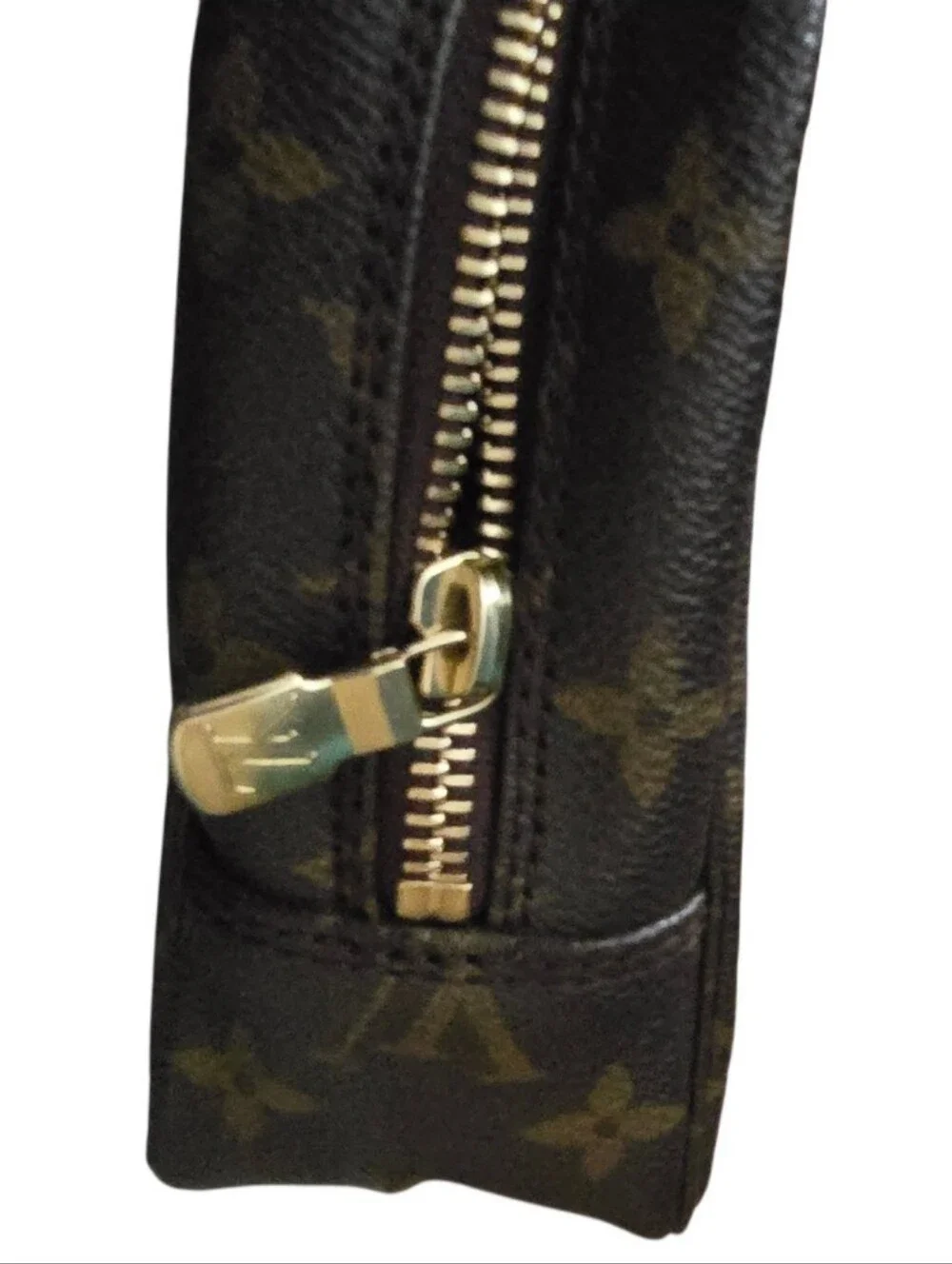 Like New! Authentic Louis Vuitton Monogram Trousse Toilette 23 Pouch LV COSMETIC